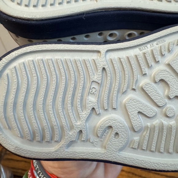 NWOT Toddler Boys Native Shoes Size 5 - Picture 8 of 8
